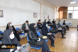 دانشجو، معلمی را در کارورزی عملا تجربه می کند. 5