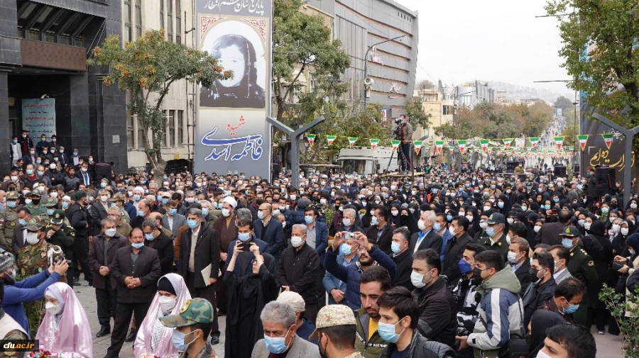 حضور اساتید و کارکنان دانشگاه فرهنگیان کردستان در مراسم تشییع و تدفین پیکر مطهره شهیده فاطمه اسدی
 3