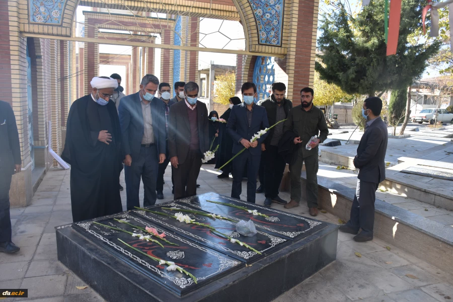 تجدید میثاق استادان، دانشجویان و کارکنان با آرمان های امام و شهدا
 3