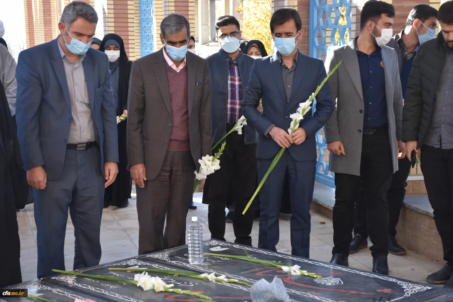 تجدید میثاق استادان، دانشجویان و کارکنان با آرمان های امام و شهدا
 4