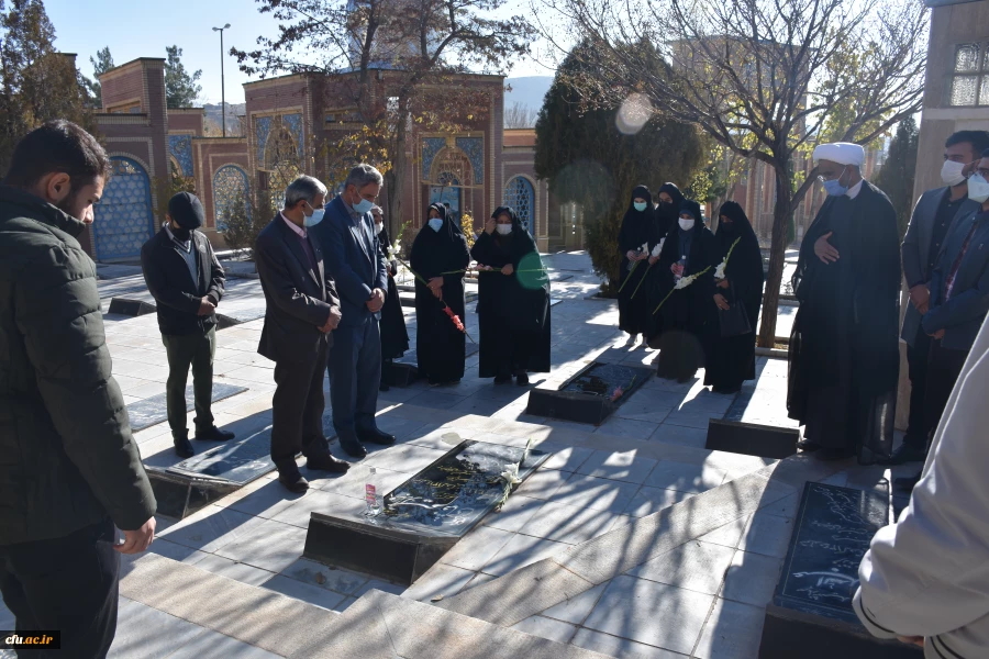 تجدید میثاق استادان، دانشجویان و کارکنان با آرمان های امام و شهدا
 6