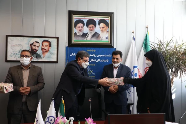  دانشگاه فرهنگیان با ۱۵۰۰ تشکل دانشجویی یکی از دانشگاه های برتر در حوزه های فرهنگی، اجتماعی و سیاسی است    16