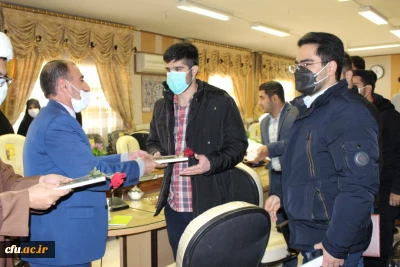 سرپرست مدیریت امور پردیس های استان کرمانشاه در دیدار با نمایندگان دانشجویان:

دوران دانشجویی فرصتی ارزشمند برای اعتلای اخلاقی، علمی و توانمندی دانشجو معلمان است.