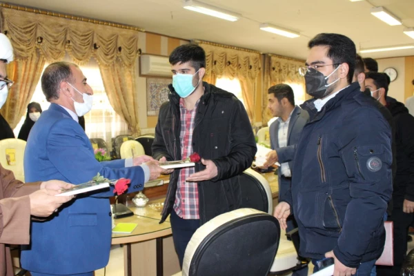 دوران دانشجویی فرصتی ارزشمند برای اعتلای اخلاقی، علمی و توانمندی دانشجویان است. 2