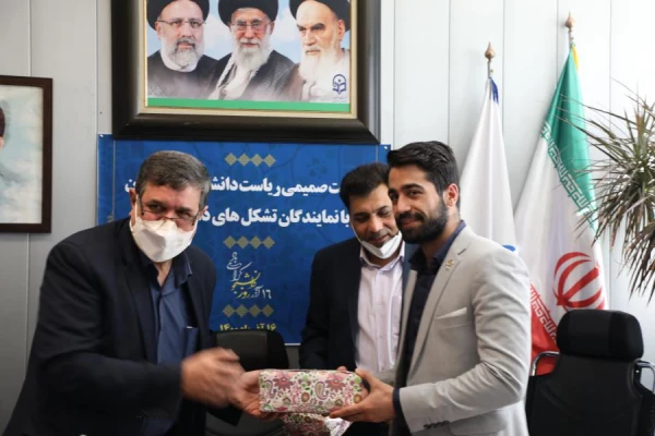 دانشگاه فرهنگیان با ۱۵۰۰ تشکل دانشجویی یکی از دانشگاه های برتر در حوزه های فرهنگی، اجتماعی و سیاسی است
 8