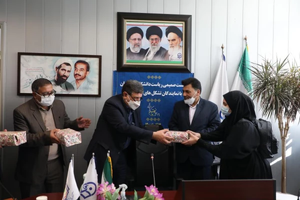 دانشگاه فرهنگیان با ۱۵۰۰ تشکل دانشجویی یکی از دانشگاه های برتر در حوزه های فرهنگی، اجتماعی و سیاسی است
 10