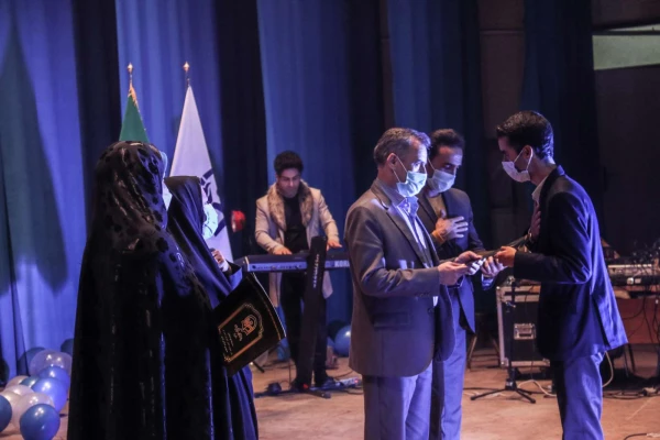 جشن بزرگداشت روز دانشجو
 14