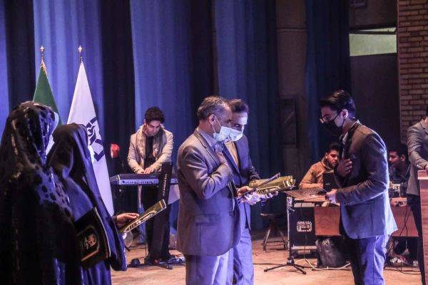 جشن بزرگداشت روز دانشجو
 15