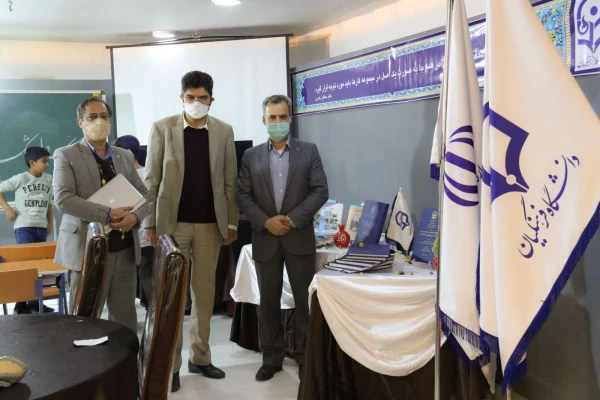 حضور فعال دانشگاه فرهنگیان یزد در نمایشگاه فن بازار استان
 2