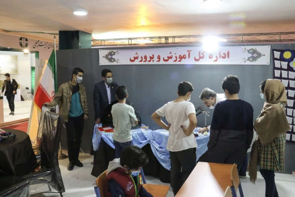 حضور فعال دانشگاه فرهنگیان یزد در نمایشگاه فن بازار استان
 6