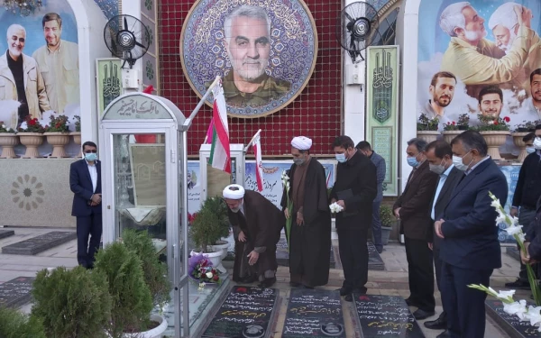 گرامیداشت روز دانشجو دردانشگاه فرهنگیان کرمان 
 2