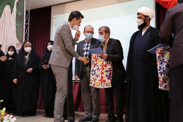 انقلاب اسلامی احیاگر اسلام ناب محمدی در حوزه زنان است 13