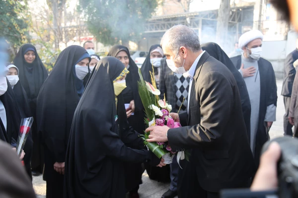 انقلاب اسلامی احیاگر اسلام ناب محمدی در حوزه زنان است 17