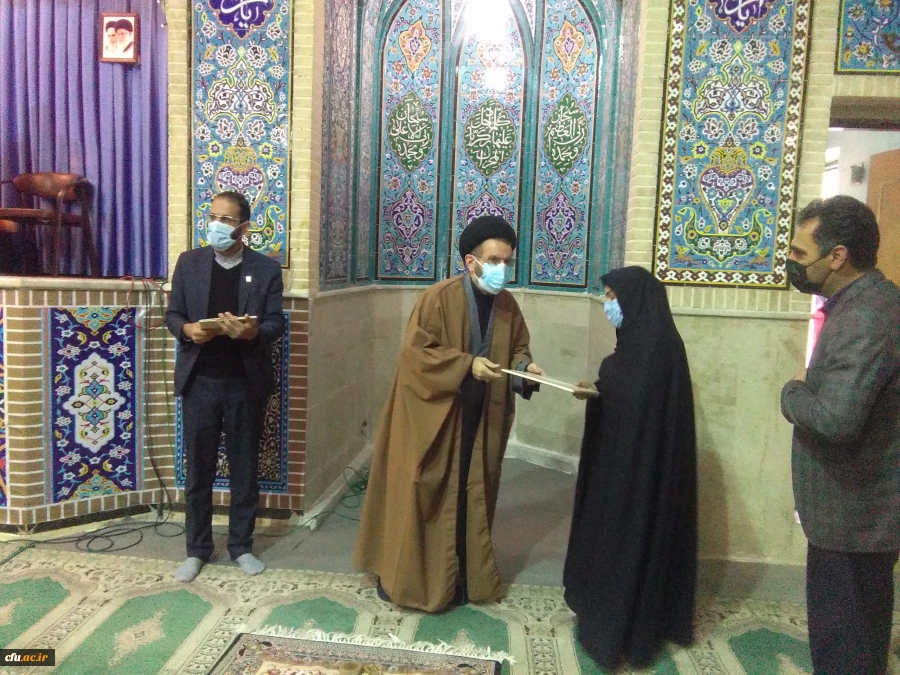 طرح شمیم خدمت توسط دانشگاه فرهنگیان استان و پایگاه مقاومت بسیج کارمندان شهدای دانشگاه فرهنگیان لرستان در حاشیه نماز دشمن شکن جمعه در مصلای الغدیر خرم آباد برگزار شد. 26