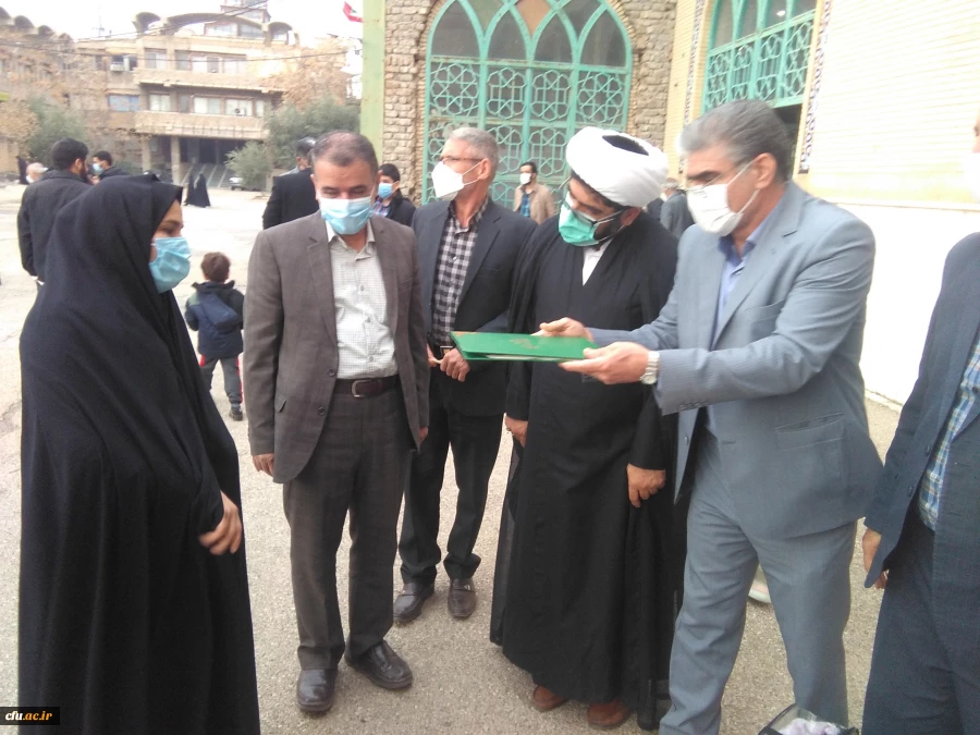 طرح شمیم خدمت توسط دانشگاه فرهنگیان استان و پایگاه مقاومت بسیج کارمندان شهدای دانشگاه فرهنگیان لرستان در حاشیه نماز دشمن شکن جمعه در مصلای الغدیر خرم آباد برگزار شد. 29