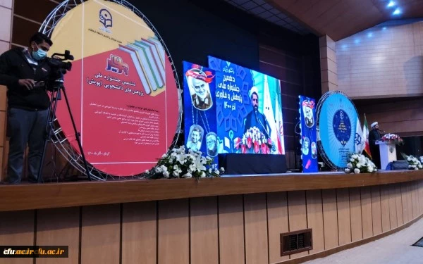 رئیس دانشگاه فرهنگیان کرمان در افتتاحیه دهمین جشنواره ملی پژوهش و فناوری:
کلید توسعه آموزش و پرورش در دست دانشجو معلمان پژوهشگر است 2