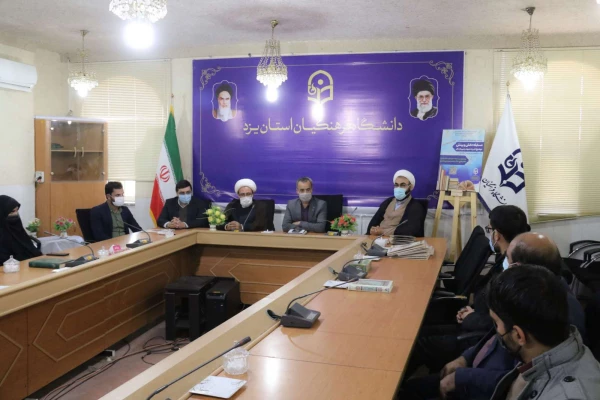 تقدیر از برگزیدگان مسابقه دانش و بینش
 3