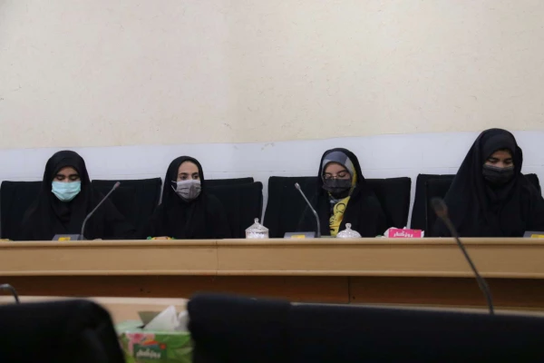 تقدیر از برگزیدگان مسابقه دانش و بینش
 4