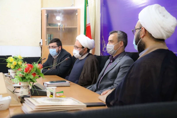 تقدیر از برگزیدگان مسابقه دانش و بینش
 6