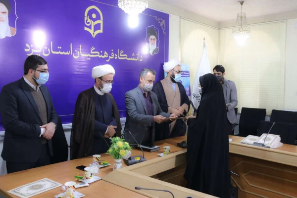 تقدیر از برگزیدگان مسابقه دانش و بینش
 7