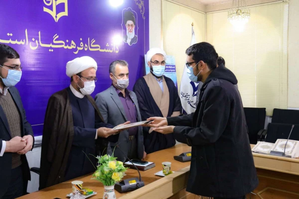 تقدیر از برگزیدگان مسابقه دانش و بینش
 8