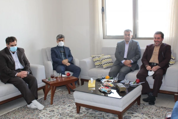 مادران و همسران شهدا با رسالت زینبی از ارزش های نظام دفاع می کنند 3