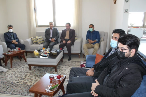 مادران و همسران شهدا با رسالت زینبی از ارزش های نظام دفاع می کنند 4