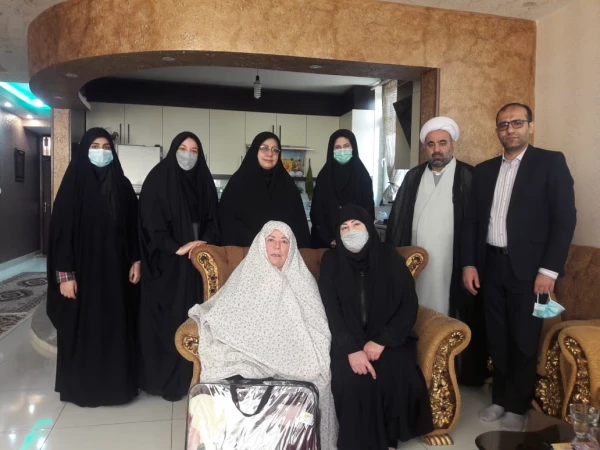 مادران و همسران شهدا با رسالت زینبی از ارزش های نظام دفاع می کنند 5