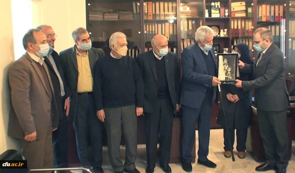 تجلیل استاندار مرکزی از خیر نیکوکارحاج غلامعلی توکلی 2