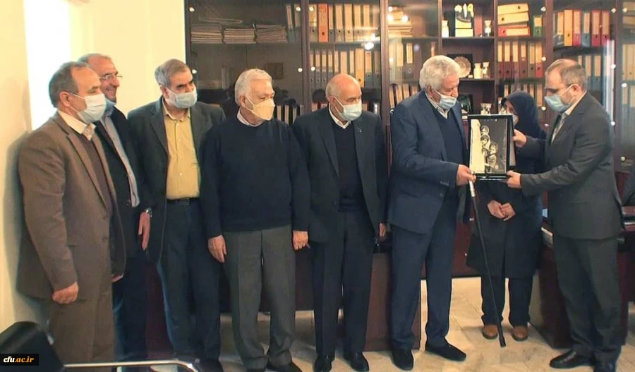 تجلیل استاندار مرکزی از خیر نیکوکارحاج غلامعلی توکلی 2