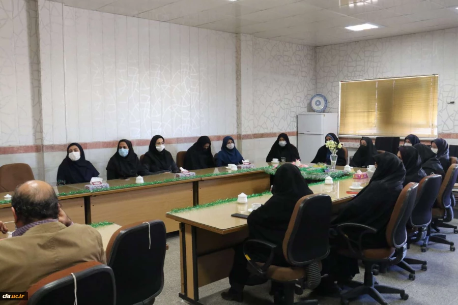 تقدیر از کارکنان زن پردیس حضرت فاطمه الزهراء(س) یزد
 3