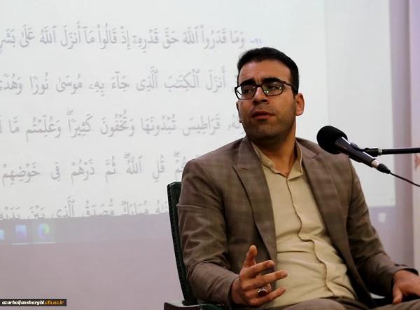 محفل انس با قرآن کریم به مناسبت ایام الله دهه مبارکه فجر به همت واحد فرهنگی و امور دانشجویی دانشگاه فرهنگیان استان آذربایجان شرقی برگزار شد 6