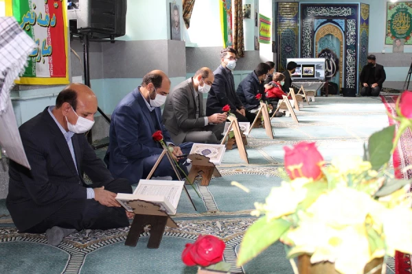 کرسی تلاوت و محفل انس با قرآن کریم در فجر انقلاب 3