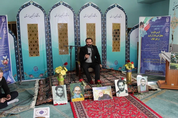 کرسی تلاوت و محفل انس با قرآن کریم در فجر انقلاب 8