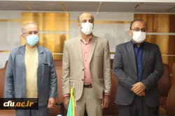 
با حضور جمعی از مسئولان و کارکنان دانشگاه

آئین تجلیل از بازنشستگان جدید دانشگاه فرهنگیان استان بوشهر در سالن کنفرانس پردیس علامه طباطبایی بوشهر برگزار شد.
 12