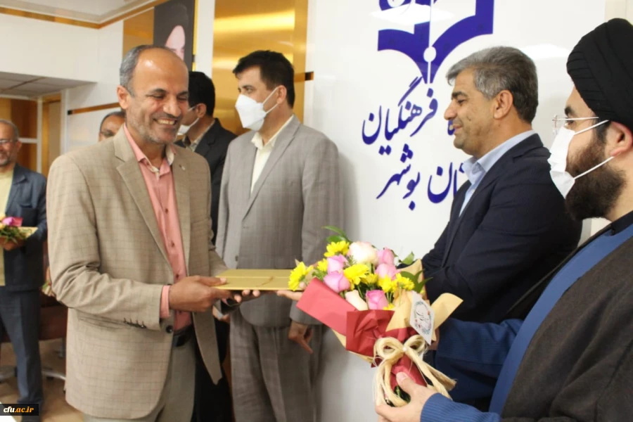 
با حضور جمعی از مسئولان و کارکنان دانشگاه

آئین تجلیل از بازنشستگان جدید دانشگاه فرهنگیان استان بوشهر در سالن کنفرانس پردیس علامه طباطبایی بوشهر برگزار شد.
 15