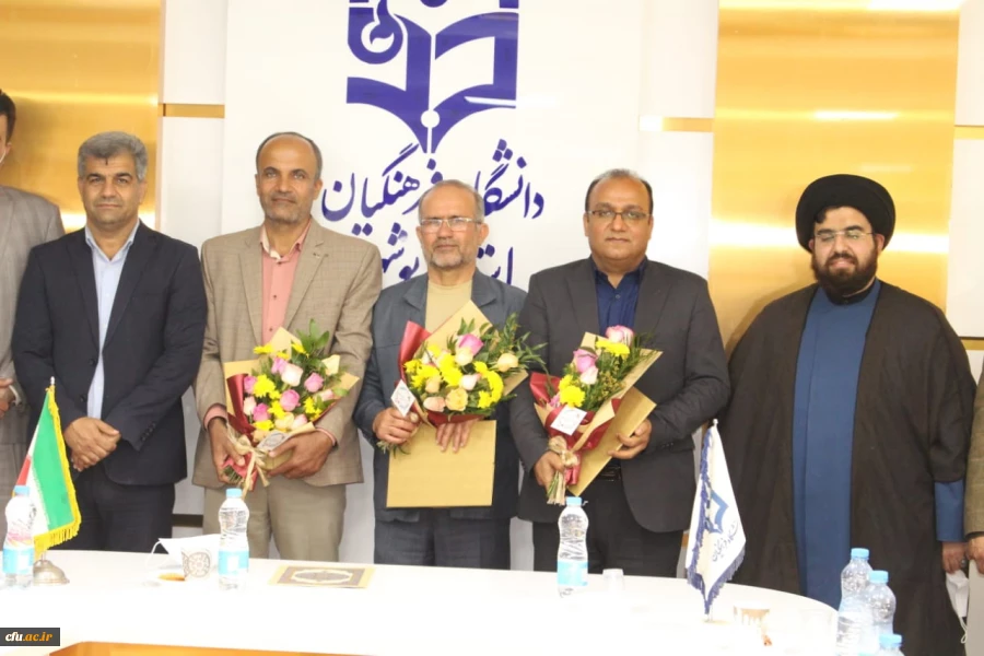 
با حضور جمعی از مسئولان و کارکنان دانشگاه

آئین تجلیل از بازنشستگان جدید دانشگاه فرهنگیان استان بوشهر در سالن کنفرانس پردیس علامه طباطبایی بوشهر برگزار شد.
 16