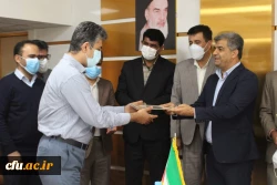 
با حضور جمعی از مسئولان و کارکنان دانشگاه

آئین تجلیل از بازنشستگان جدید دانشگاه فرهنگیان استان بوشهر در سالن کنفرانس پردیس علامه طباطبایی بوشهر برگزار شد.
 20