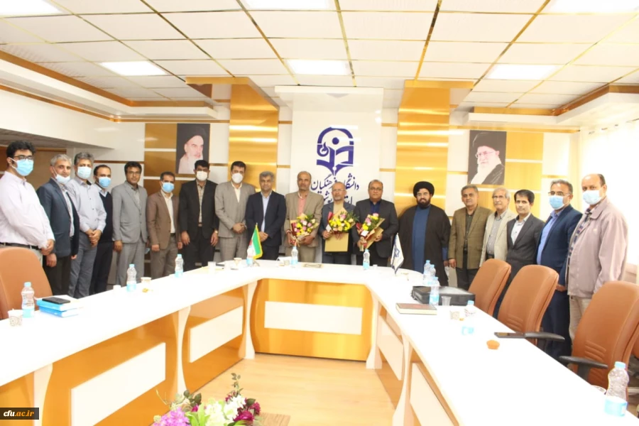 
با حضور جمعی از مسئولان و کارکنان دانشگاه

آئین تجلیل از بازنشستگان جدید دانشگاه فرهنگیان استان بوشهر در سالن کنفرانس پردیس علامه طباطبایی بوشهر برگزار شد.
 21