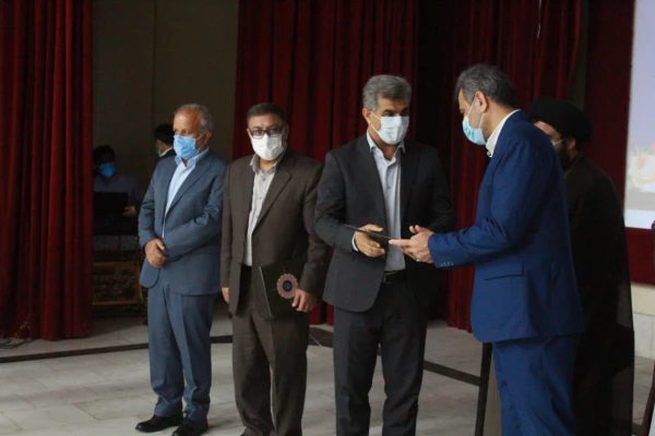 آئین قدردانی و معارفه روسای قدیم و جدید دانشگاه فرهنگیان بوشهر برگزار شد 8