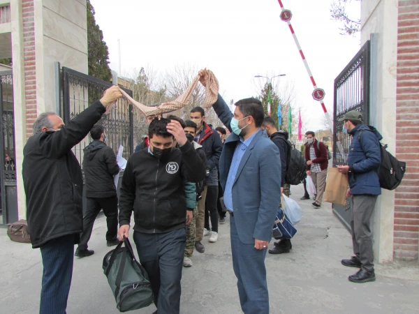 اعزام اولین گروه از دانشجویان دانشگاه فرهنگیان استان مرکز ی به راهیان نور
 5