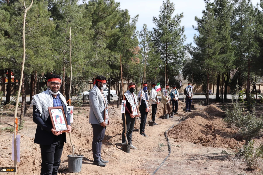 کاشت نهال درخت به یاد شهدای دانشگاه فرهنگیان استان اصفهان 4