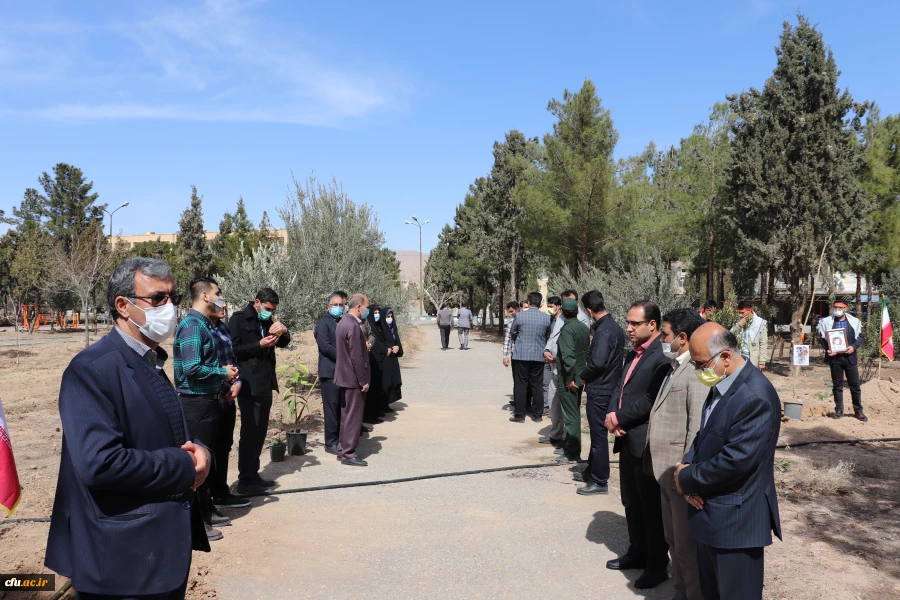 کاشت نهال درخت به یاد شهدای دانشگاه فرهنگیان استان اصفهان 6