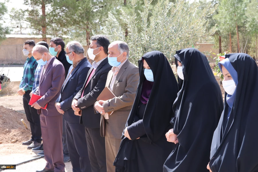 کاشت نهال درخت به یاد شهدای دانشگاه فرهنگیان استان اصفهان 9