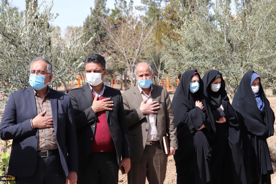 کاشت نهال درخت به یاد شهدای دانشگاه فرهنگیان استان اصفهان 10