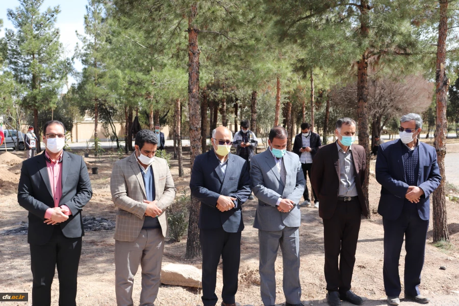 کاشت نهال درخت به یاد شهدای دانشگاه فرهنگیان استان اصفهان 11