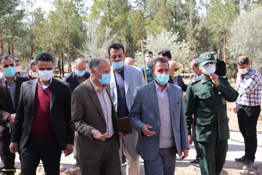 کاشت نهال درخت به یاد شهدای دانشگاه فرهنگیان استان اصفهان 12