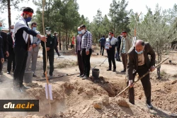 کاشت نهال درخت به یاد شهدای دانشگاه فرهنگیان استان اصفهان 13