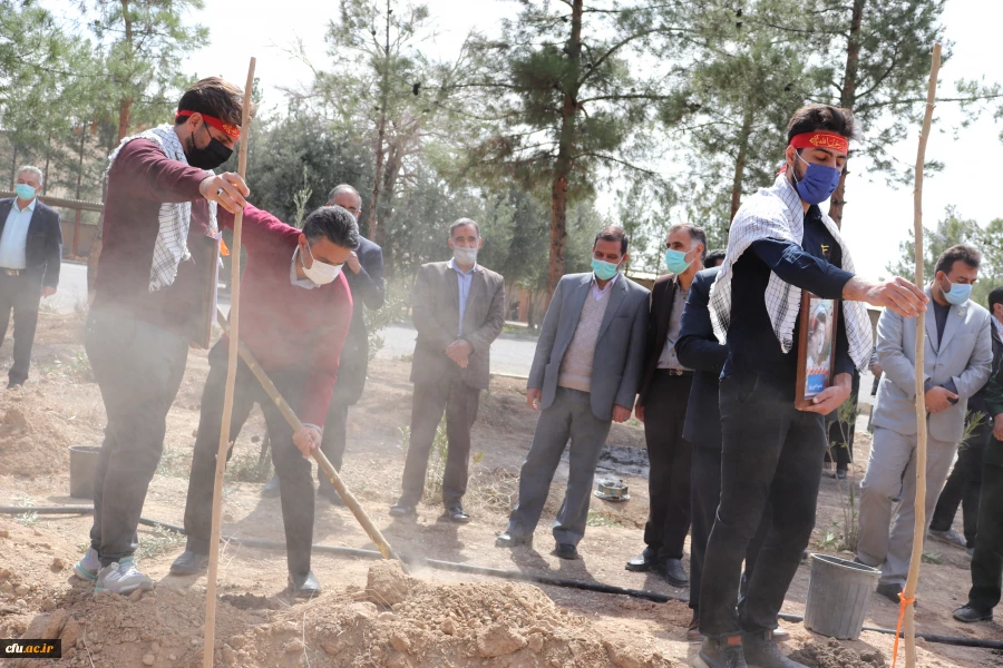 کاشت نهال درخت به یاد شهدای دانشگاه فرهنگیان استان اصفهان 14