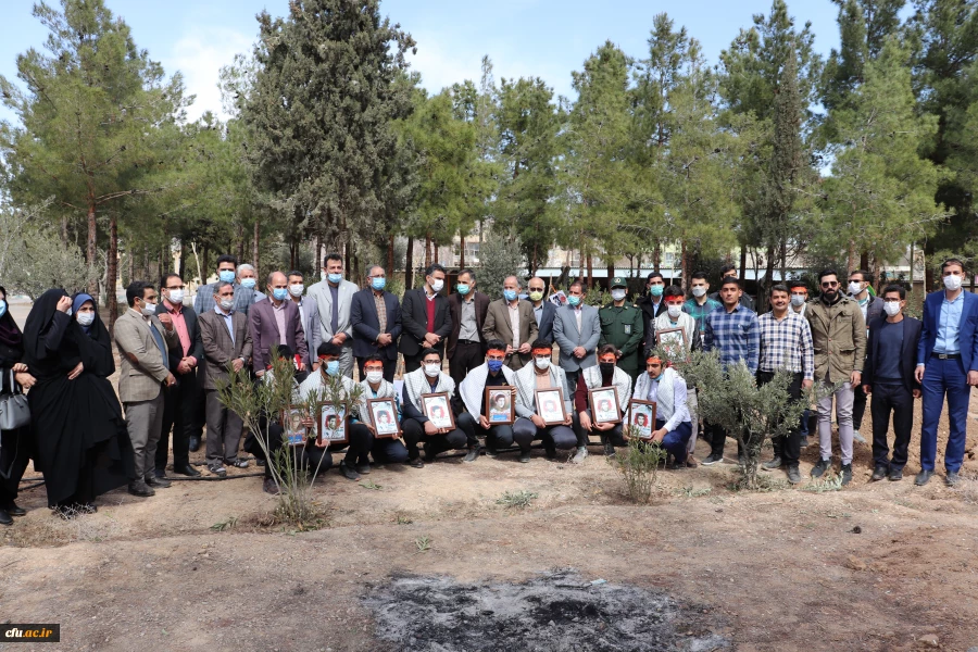کاشت نهال درخت به یاد شهدای دانشگاه فرهنگیان استان اصفهان 17